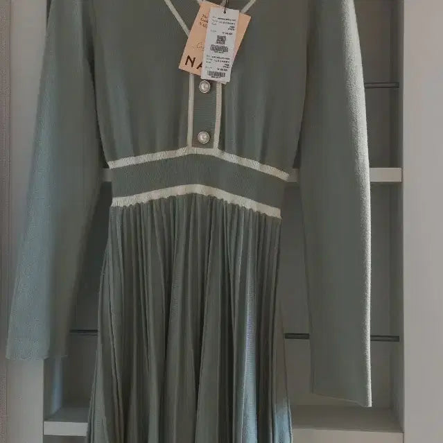 [BUNJANG] Nain Feminine Fit &amp; Flare Knit Dress / 새상품 나인 페미닌 핏앤플레어 니트 원피스, 더스트민트, free