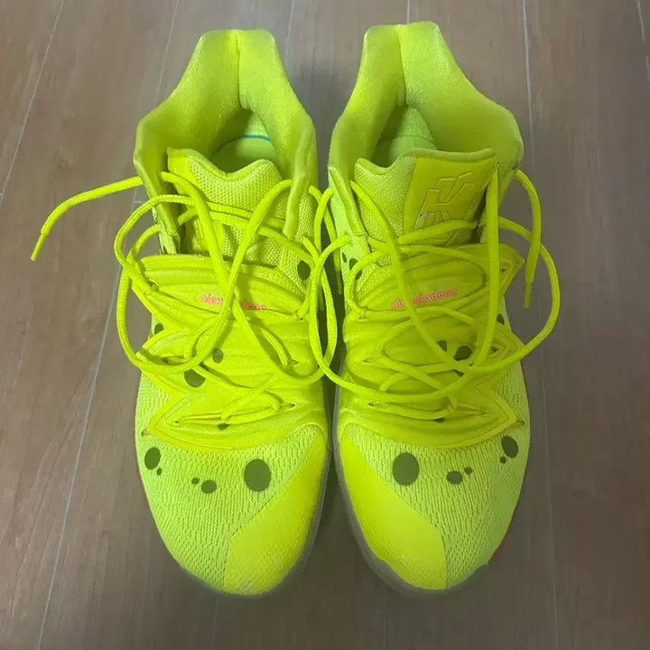 [BUNJANG] Nike Kyrie 5 SpongeBob Sneakers / 나이키 카이리 5 스폰지밥 300