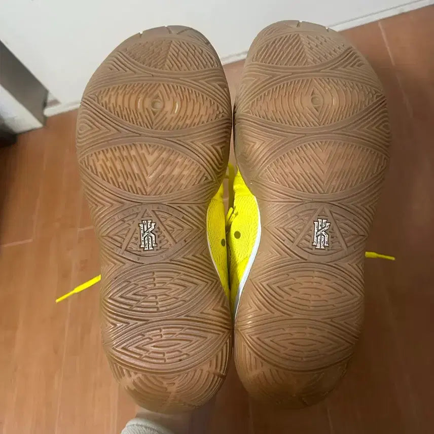 [BUNJANG] Nike Kyrie 5 SpongeBob Sneakers / 나이키 카이리 5 스폰지밥 300