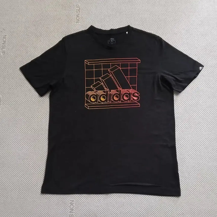 [BUNJANG] Adidas Black Graphic Short Sleeve T-Shirt / 아디다스 블랙 그래픽 반팔 티셔츠