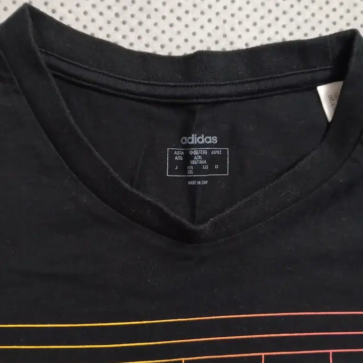 [BUNJANG] Adidas Black Graphic Short Sleeve T-Shirt / 아디다스 블랙 그래픽 반팔 티셔츠