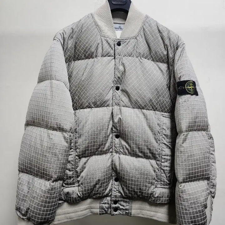 [SOLD OUT] 스톤아일랜드 매크로 립스탁 나일론 메탈 다운 자켓