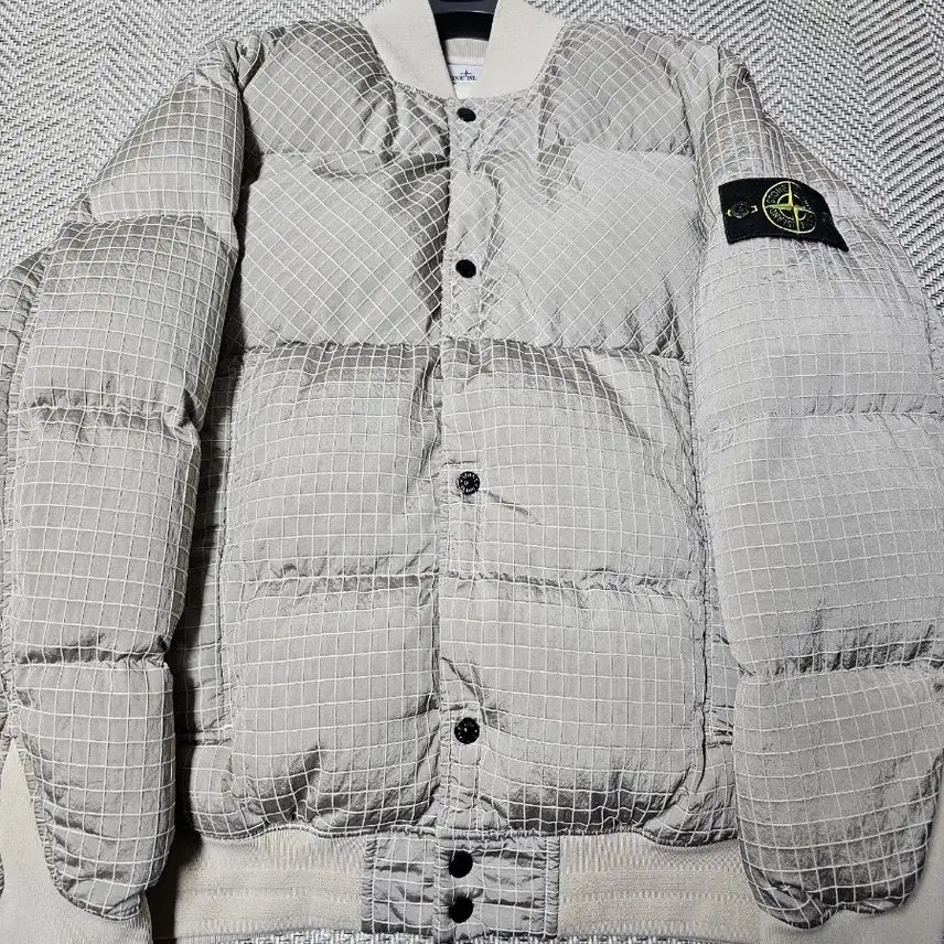 [SOLD OUT] 스톤아일랜드 매크로 립스탁 나일론 메탈 다운 자켓