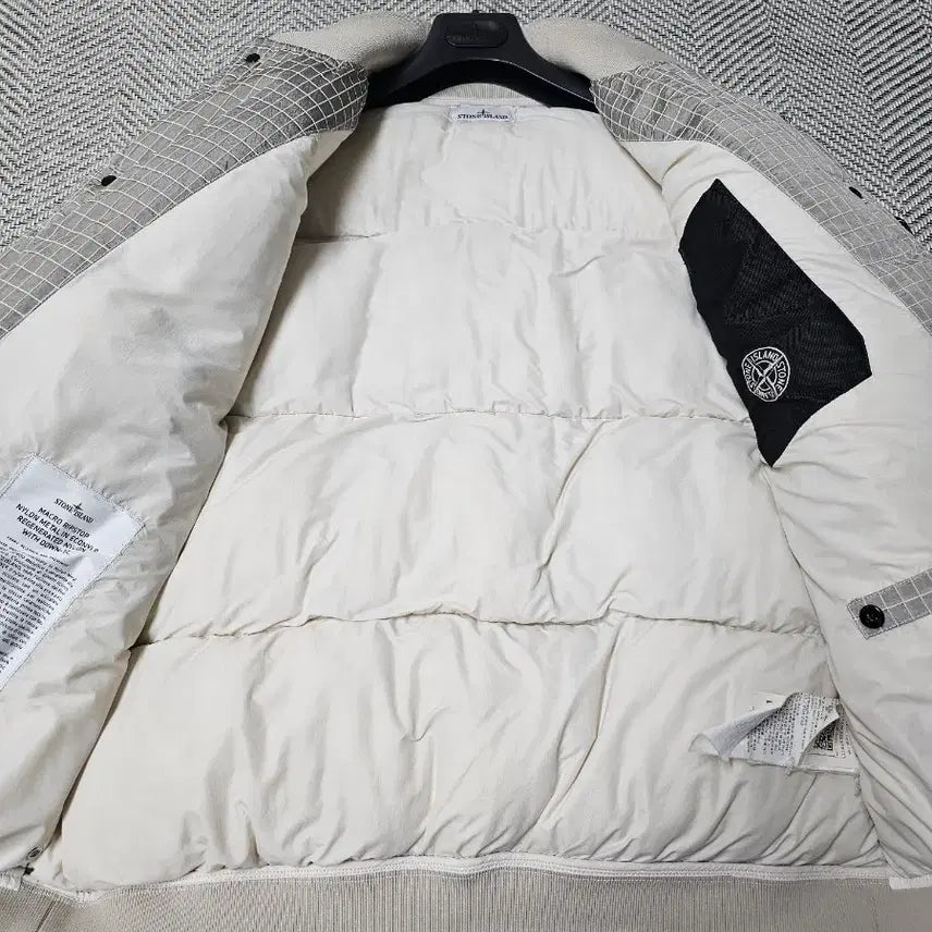 [SOLD OUT] 스톤아일랜드 매크로 립스탁 나일론 메탈 다운 자켓