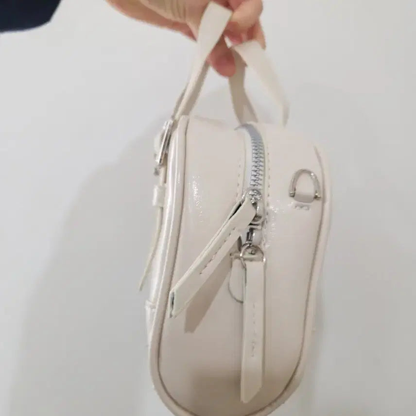 [BUNJANG] Boston Two-Buckle Cross Dot Bag Shoulder Bag Ivory / 보스턴 투버클 크로스 도트백 가방 숄더백 아이보리 (끈포함)