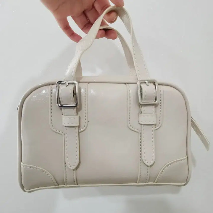 [BUNJANG] Boston Two-Buckle Cross Dot Bag Shoulder Bag Ivory / 보스턴 투버클 크로스 도트백 가방 숄더백 아이보리 (끈포함)