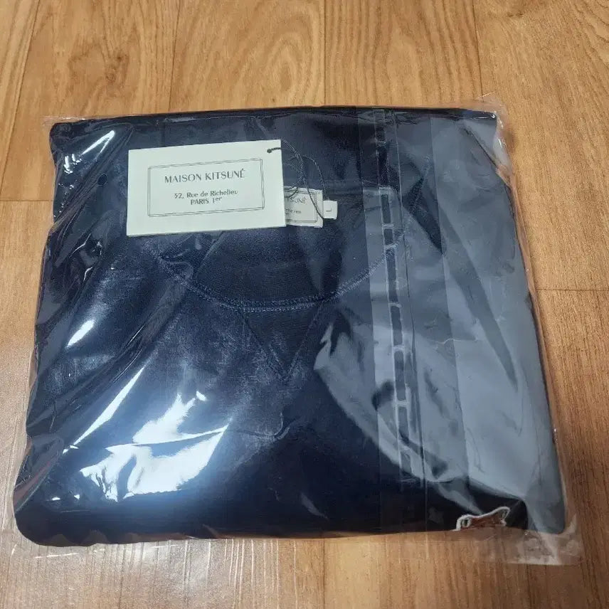 [SOLD OUT] 메종키츠네 네이비 맨투맨 새상품L