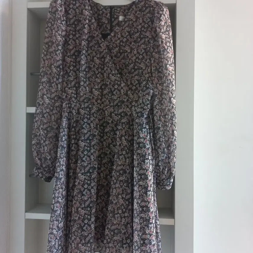 [BUNJANG] Attrangs Floral Print Mini Dress / 아뜨랑스 잔꽃 패턴 미니원피스