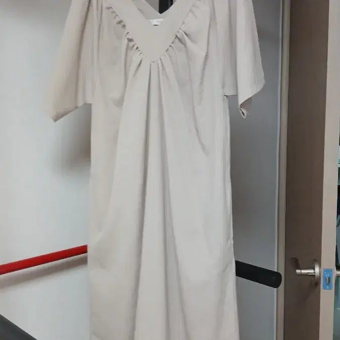 [BUNJANG] Banaake Beige V-neck Summer Long Dress / 반에이크 베이지 브이넥 썸머 롱 원피스. 여름,반팔 원피스