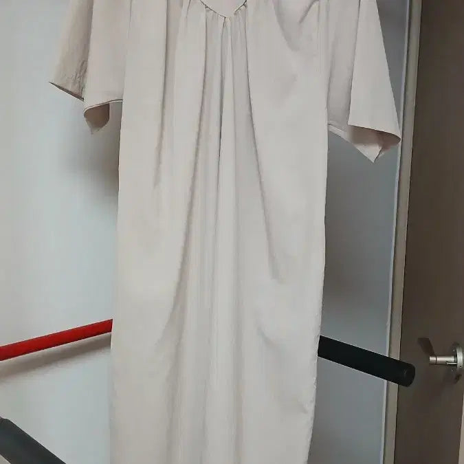 [BUNJANG] Banaake Beige V-neck Summer Long Dress / 반에이크 베이지 브이넥 썸머 롱 원피스. 여름,반팔 원피스