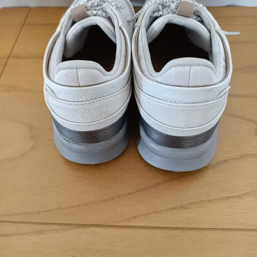 [BUNJANG] FootJoy FJ White Golf Shoes (Size 235) / 풋조이 FJ 골프화 화이트 사이즈 235