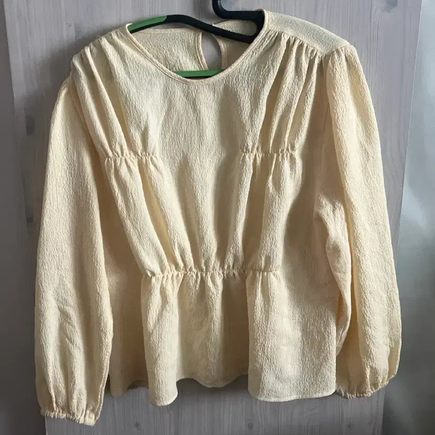 [BUNJANG] Shirting Blouse Pale Yellow / 셔링 블라우 샛노랑