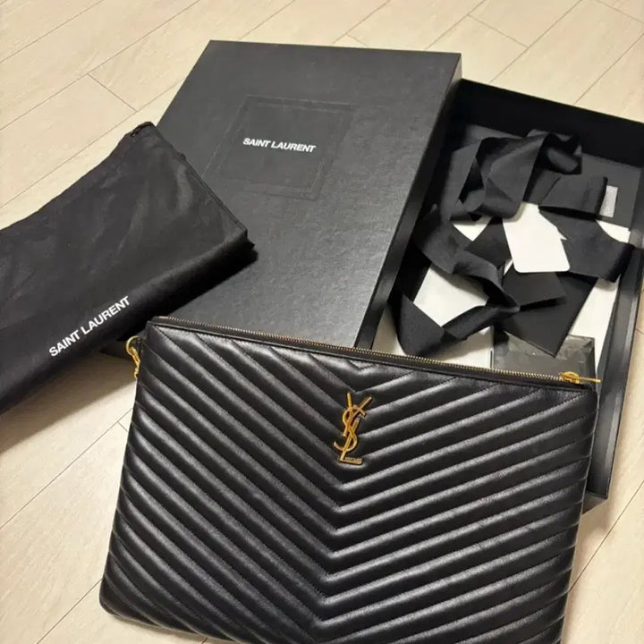[BUNJANG] Saint Laurent Monogram Black Large Clutch Bag / 생로랑 모노그램 블랙 라지 클러치백