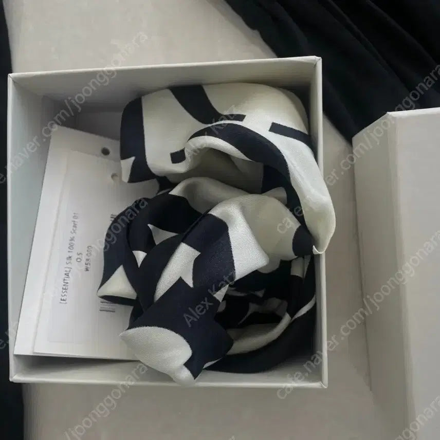 [SOLD OUT] 킨더살몬 캐미솔 끈 원피스(블랙)/ 스카프
