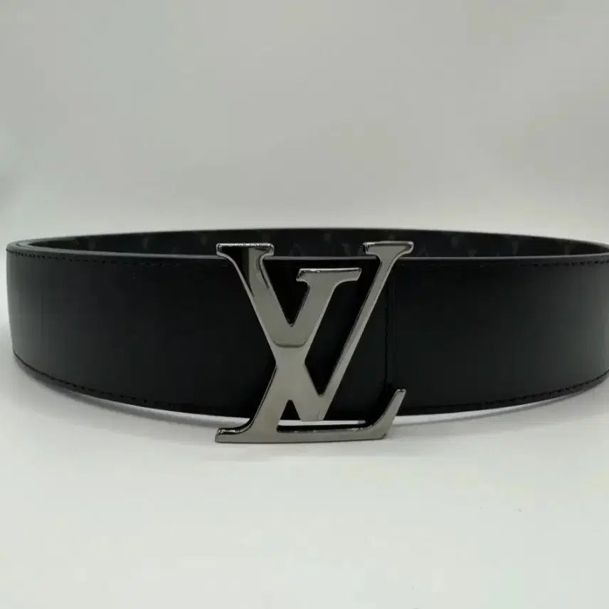 [SOLD OUT] 루이비통 LV 이니셜 모노그램 이클립스 리버시블 양면 남성벨트 M9043