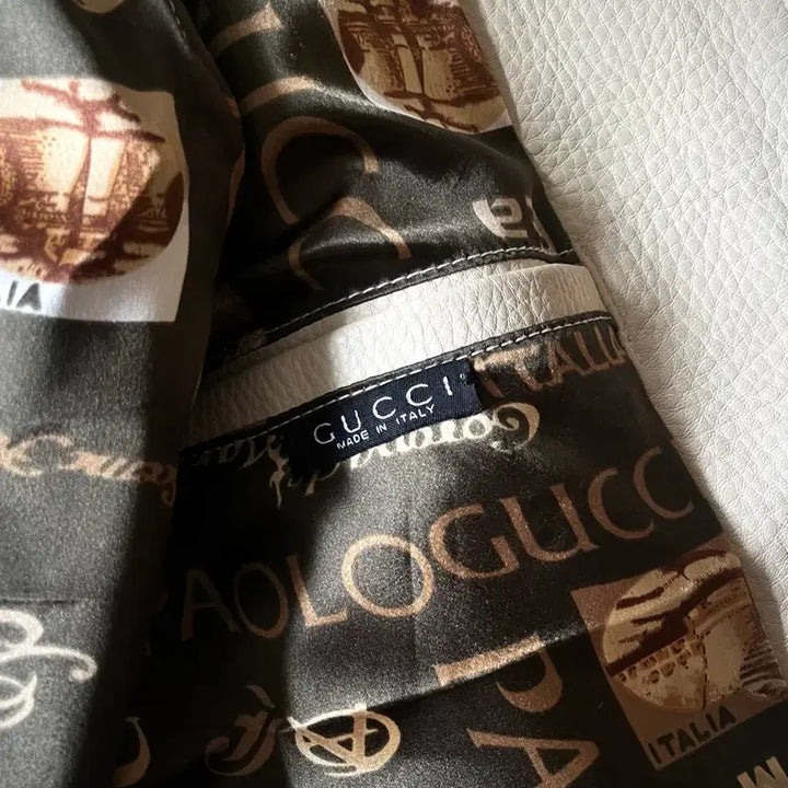 [SOLD OUT] GUCCI 올드 구찌 부틀랙 리얼 송치 카우 레더 빈티지 지브라 베스트