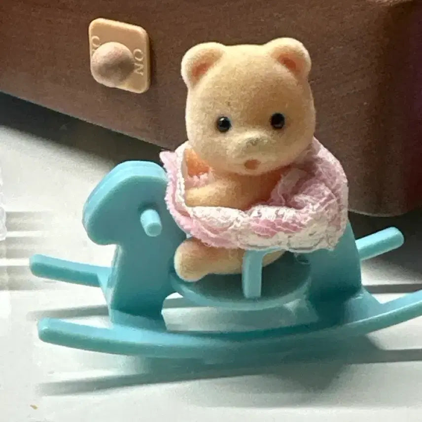 [BUNJANG] Sylvanian Families Baby Bear Rocking Horse Figure / 실바니안 패밀리 아기 곰돌이 흔들말 인형
