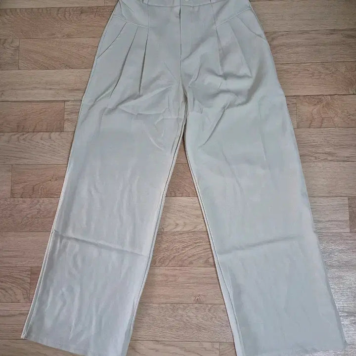[BUNJANG] Ivory Pleated Wide Pants / [새상품] 아이보리색 플리츠 와이드 팬츠