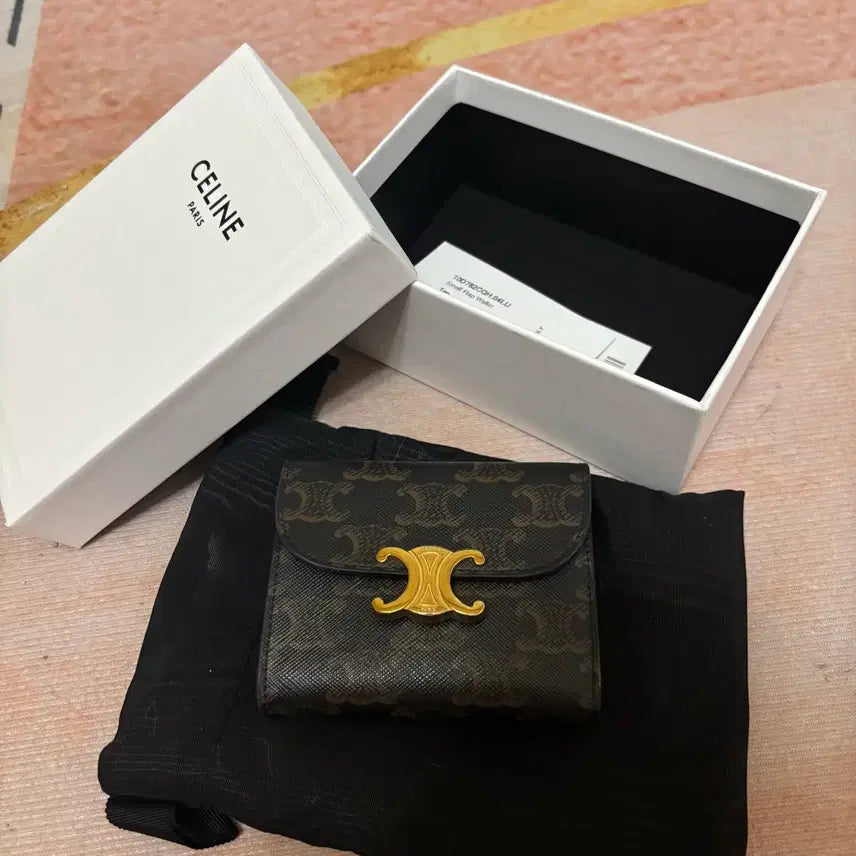[BUNJANG] Celine Triomphe Small Flap Wallet - Tan / 셀린느 트리옹프 스몰 플랩 반지갑 Tan
