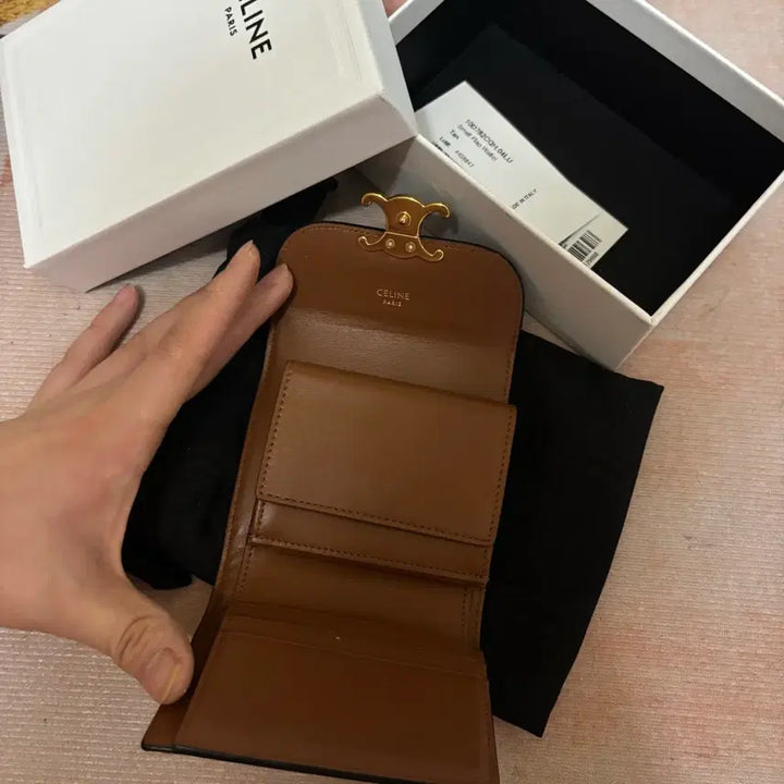 [BUNJANG] Celine Triomphe Small Flap Wallet - Tan / 셀린느 트리옹프 스몰 플랩 반지갑 Tan