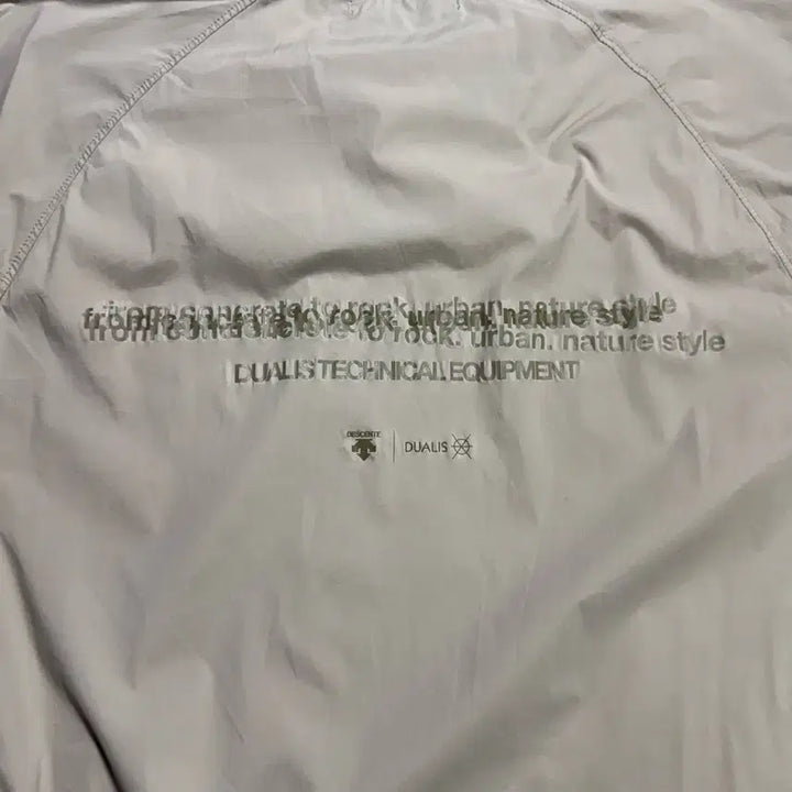 [BUNJANG] Descente DUALIS Pullover Windbreaker / 데상트 DUALIS 풀오버 바람막이