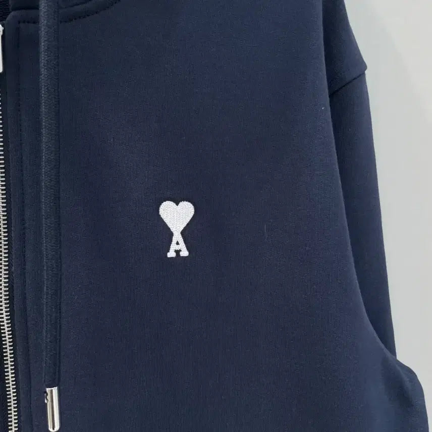 [BUNJANG] AMI Small Logo Embroidered Hoodie - Navy / 아미 AMI 후드집업 네이비 자수 하트 스몰로고  봄