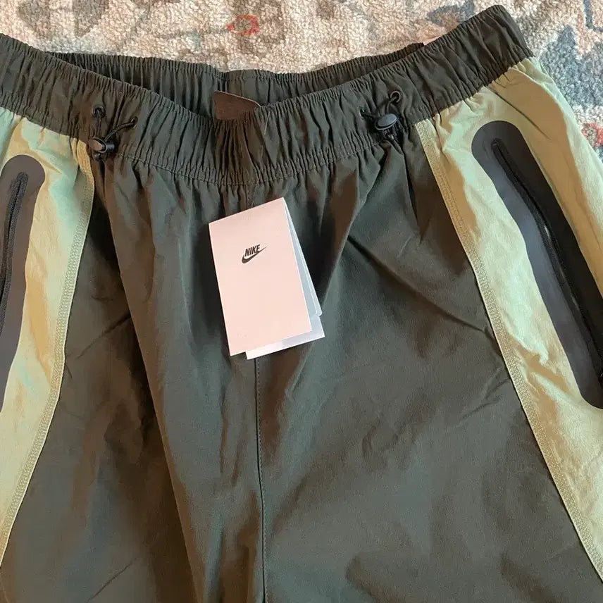[BUNJANG] Nike Tech Dri-FIT Woven Color Block Oversized Pants (New, L) / 나이키 테크 드라이핏 우븐 컬러 블록 오버사이즈 팬츠(새제품. L)