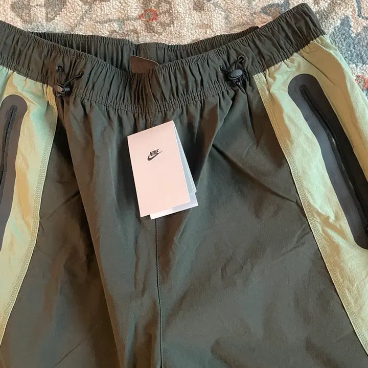 [BUNJANG] Nike Tech Dri-FIT Woven Color Block Oversized Pants (New, L) / 나이키 테크 드라이핏 우븐 컬러 블록 오버사이즈 팬츠(새제품. L)