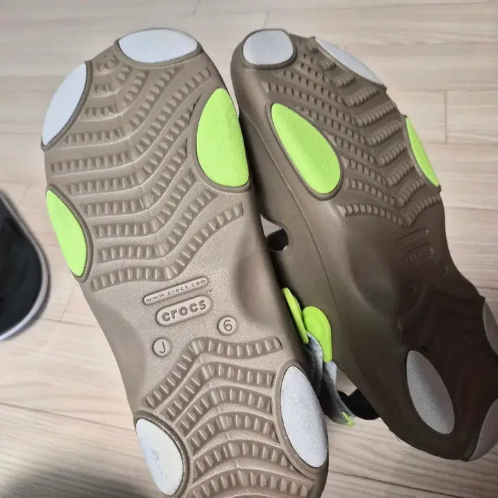 [BUNJANG] Crocs J6 250 Sandals / 크록스 j6 250 새상품