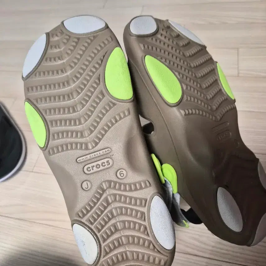 [BUNJANG] Crocs J6 250 Sandals / 크록스 j6 250 새상품