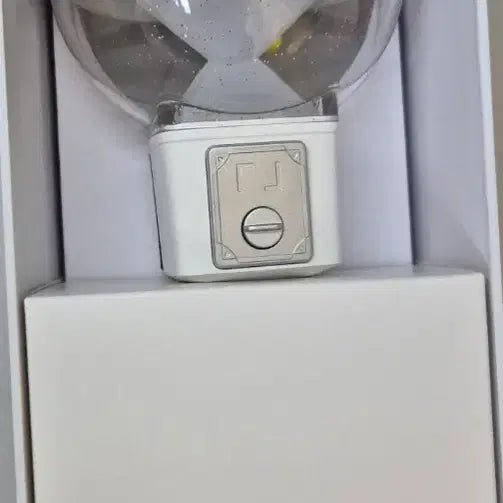 [BUNJANG] Park Jihoon Official Light Stick with Silver Hair Photocard / 박지훈 뽑봉 팝니다(은발 박지훈 포카 포함)