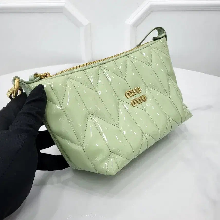 [SOLD OUT] 미우미우 스피릿 페이던트 메로나 미니백 5NE841