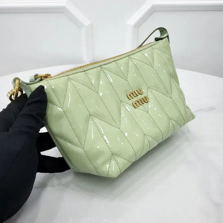 [SOLD OUT] 미우미우 스피릿 페이던트 메로나 미니백 5NE841