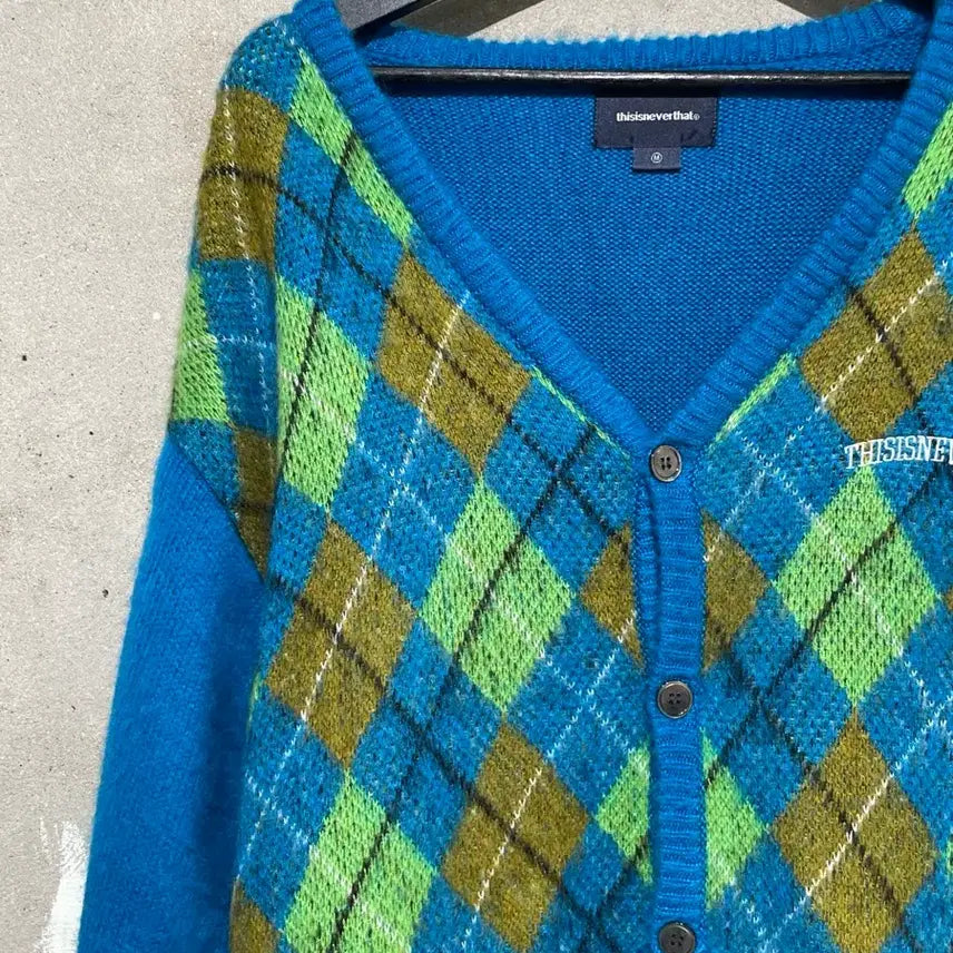 [BUNJANG] thisisneverthat Sapphire Argyle Acrylic Cardigan / 디스이즈네버댓 사파이어 아가일 아크릴 가디건