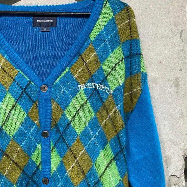[BUNJANG] thisisneverthat Sapphire Argyle Acrylic Cardigan / 디스이즈네버댓 사파이어 아가일 아크릴 가디건
