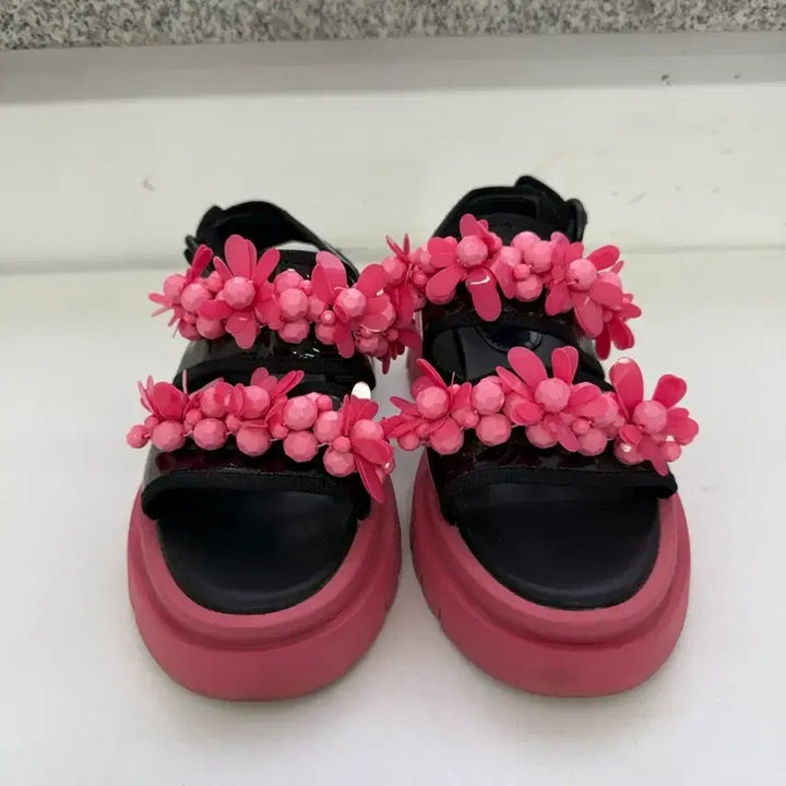 [SOLD OUT] 정품) 슈콤마보니 플랫폼 핑크 꽃 장식 샌들 350