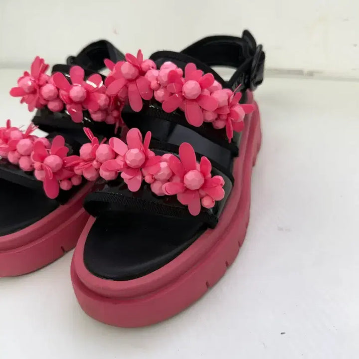 [SOLD OUT] 정품) 슈콤마보니 플랫폼 핑크 꽃 장식 샌들 350