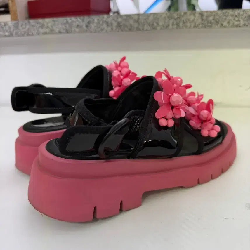 [SOLD OUT] 정품) 슈콤마보니 플랫폼 핑크 꽃 장식 샌들 350