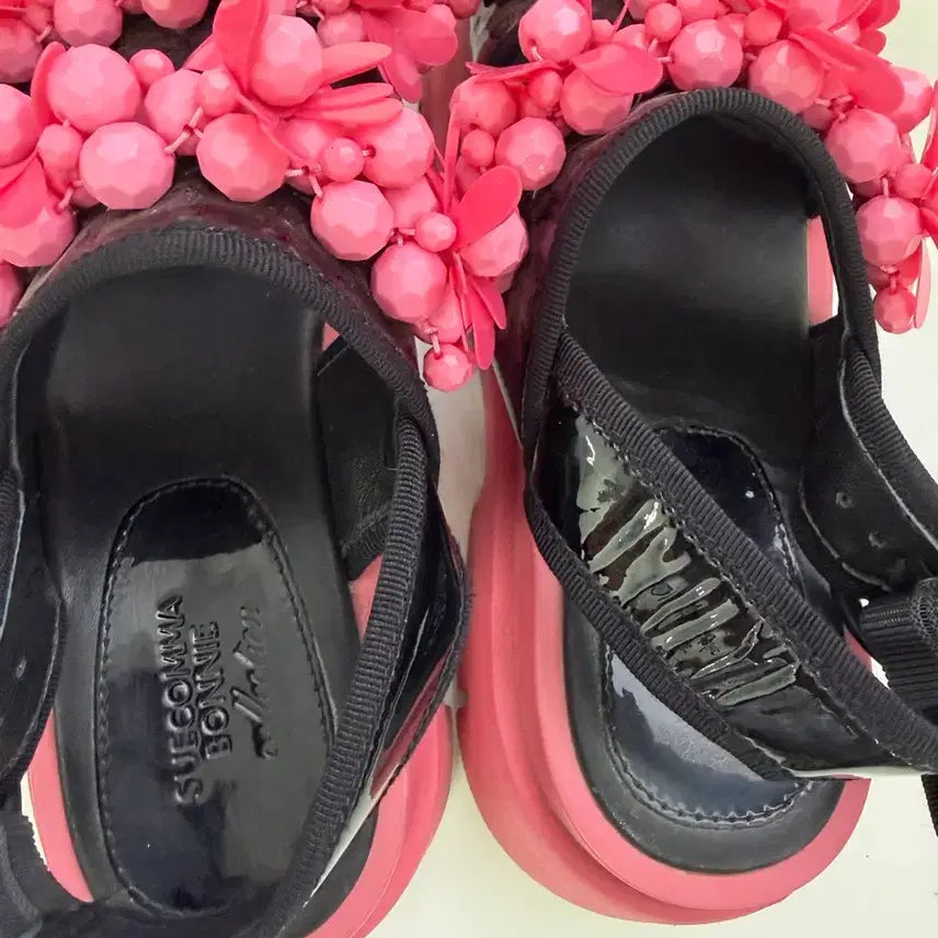 [SOLD OUT] 정품) 슈콤마보니 플랫폼 핑크 꽃 장식 샌들 350