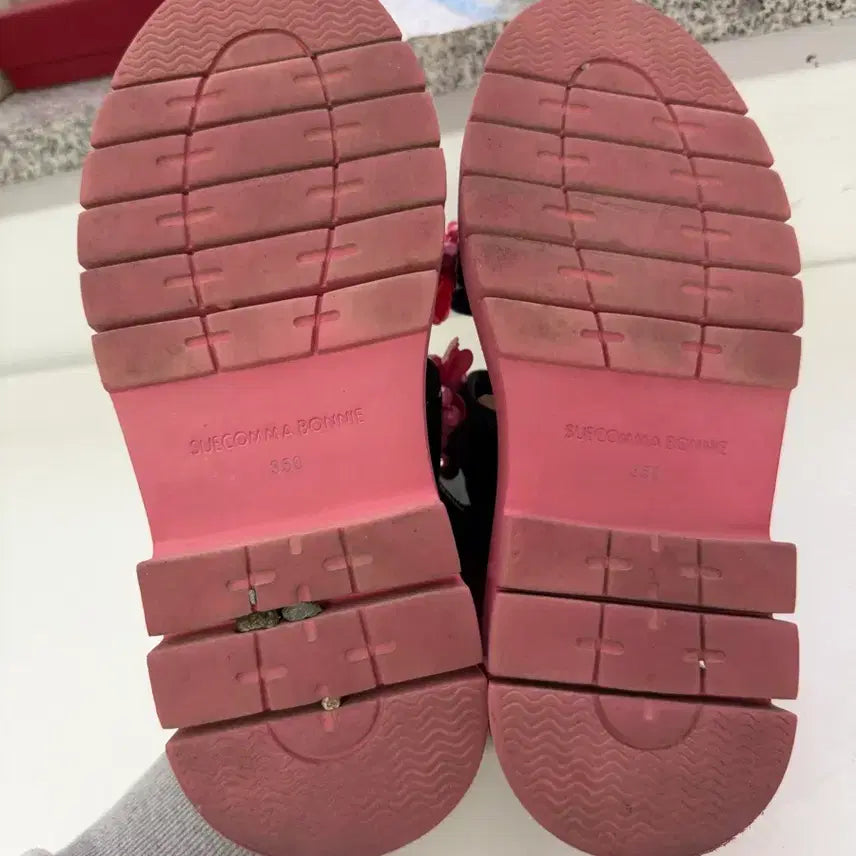 [SOLD OUT] 정품) 슈콤마보니 플랫폼 핑크 꽃 장식 샌들 350