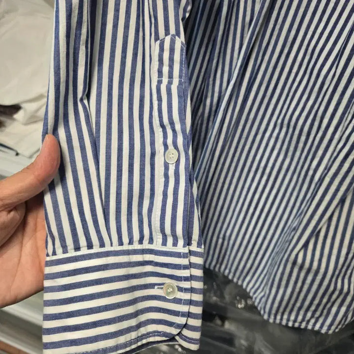 [BUNJANG] Jeonggam Studio Stripe Oversized Shirt / [정감스튜디오] 스트라이프 오버핏 셔츠
