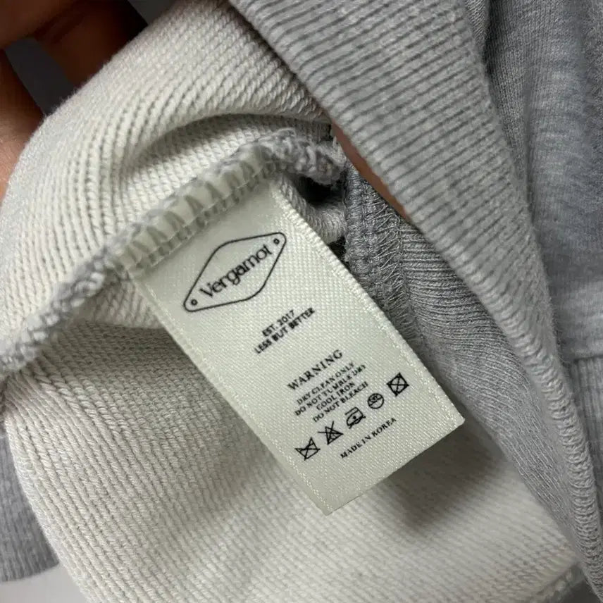 [SOLD OUT] 베르가못 맨투맨