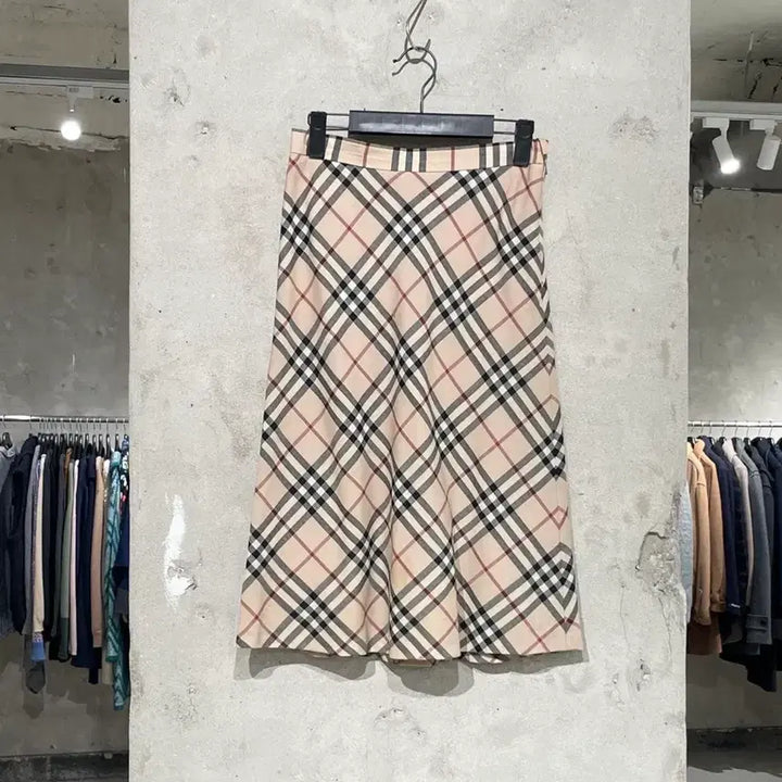[BUNJANG] Burberry Nova Check Midi Skirt / 버버리 베이지 노바체크 미디스커트