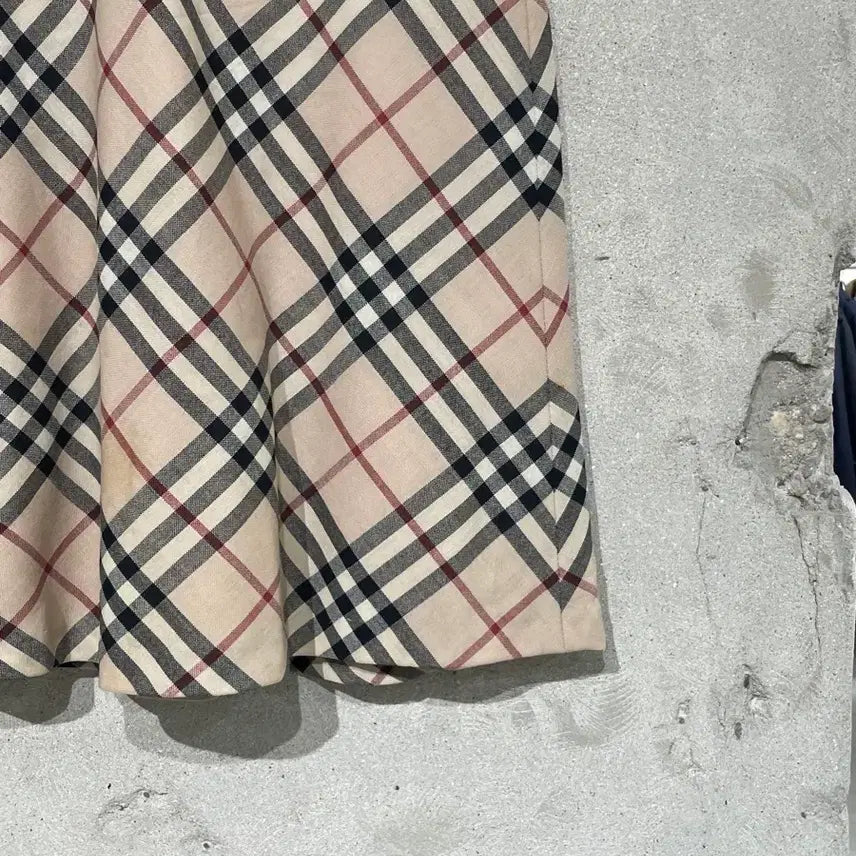 [BUNJANG] Burberry Nova Check Midi Skirt / 버버리 베이지 노바체크 미디스커트