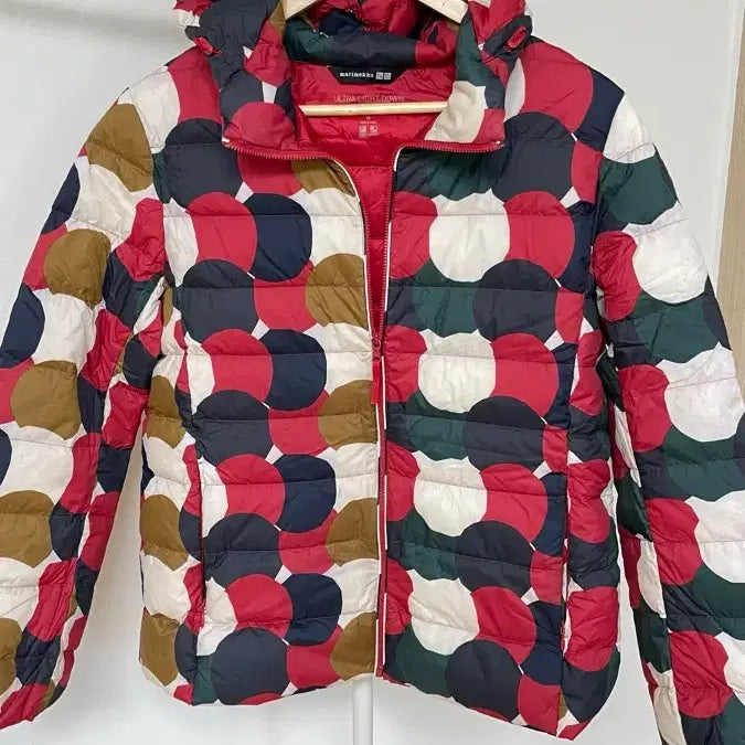 [SOLD OUT] 유니클로 마리메꼬 콜라보 팝 도트 경량 패딩