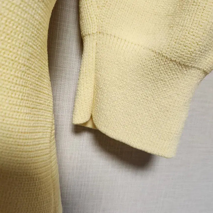 [BUNJANG] It Misha Crop Knitted Top / 잇미샤 크롭한  꼬임니트