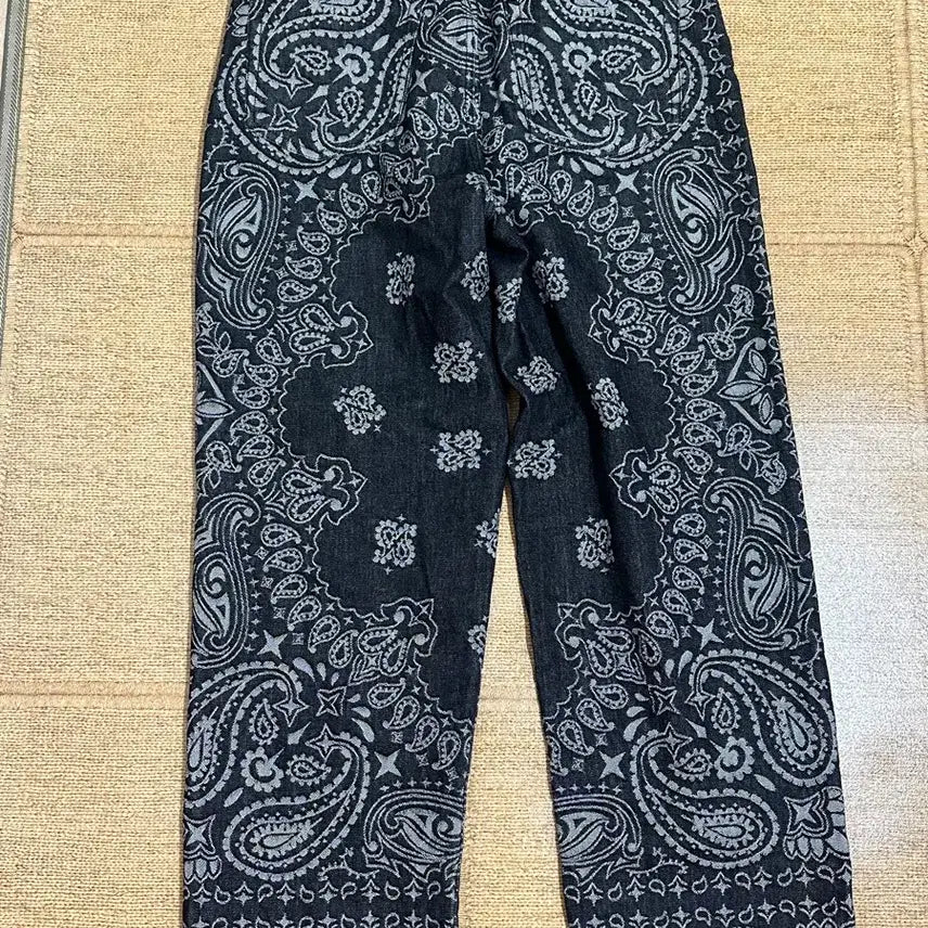 [BUNJANG] Supreme Bandana Jacquard Black Jeans / 슈프림 반다나  배기 블랙 팬츠 32