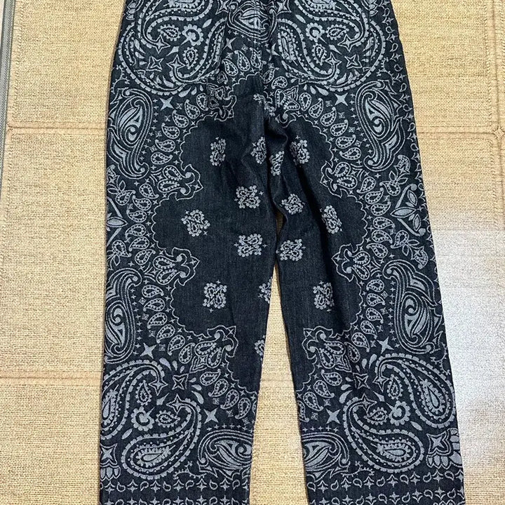 [BUNJANG] Supreme Bandana Jacquard Black Jeans / 슈프림 반다나  배기 블랙 팬츠 32