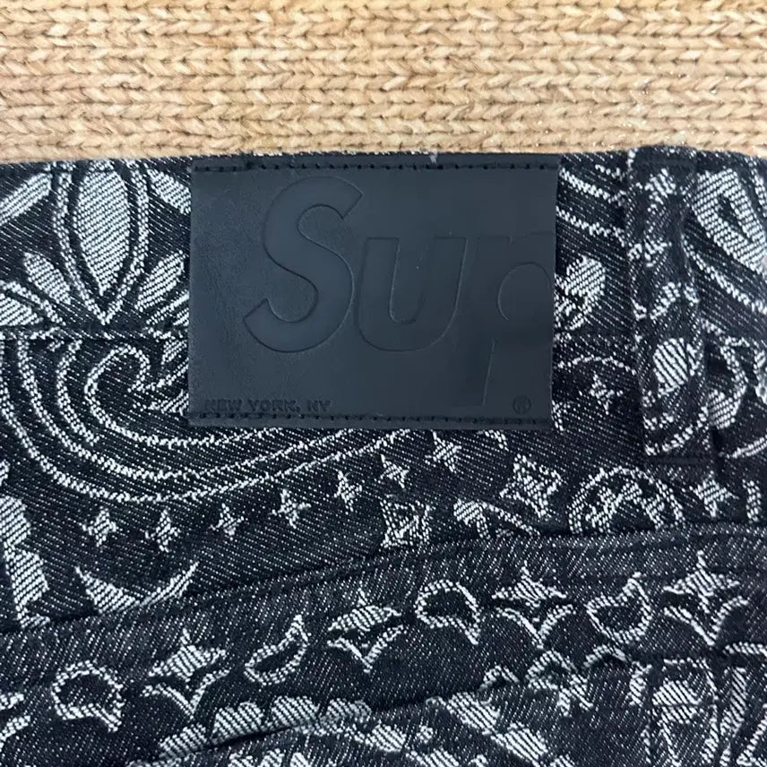 [BUNJANG] Supreme Bandana Jacquard Black Jeans / 슈프림 반다나  배기 블랙 팬츠 32