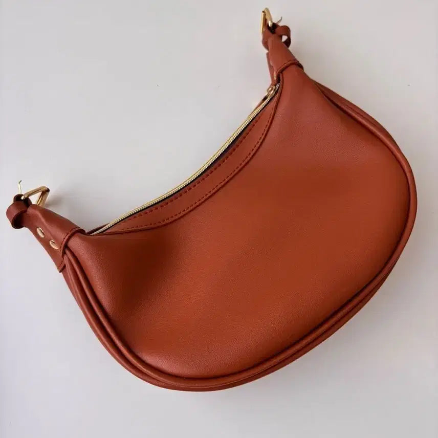 [BUNJANG] Leather Half-Moon Shoulder Bag / 소가죽 반달숄더백